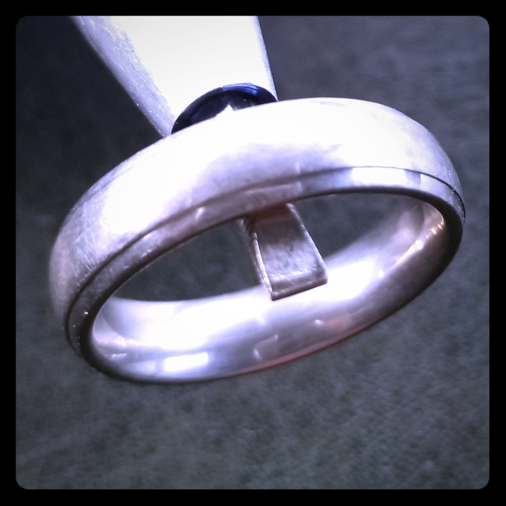 Mens titanium wedding band